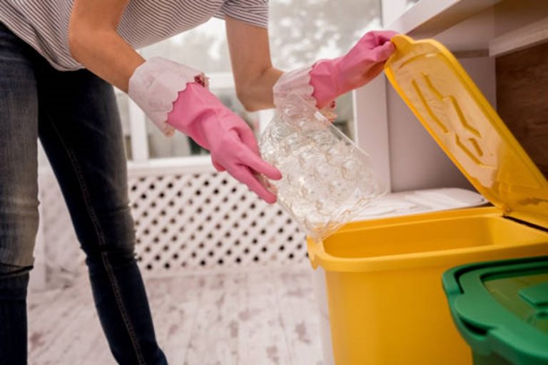 How to Reduce Plastic Waste While Cleaning